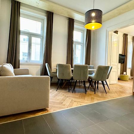 Premium Apartment Located At The Famous Vienna Kutschkermarkt Buitenkant foto