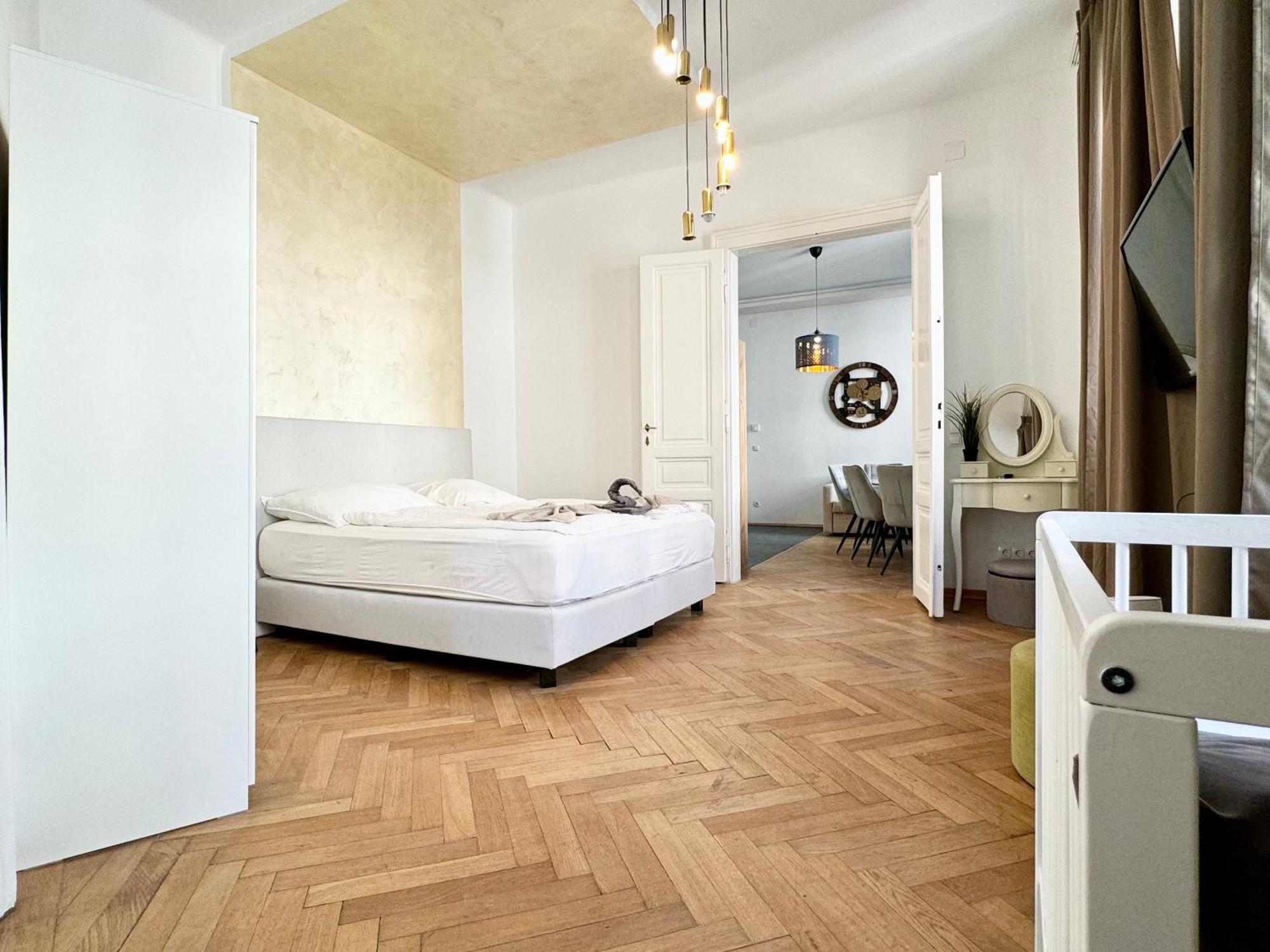 Premium Apartment Located At The Famous Vienna Kutschkermarkt Buitenkant foto