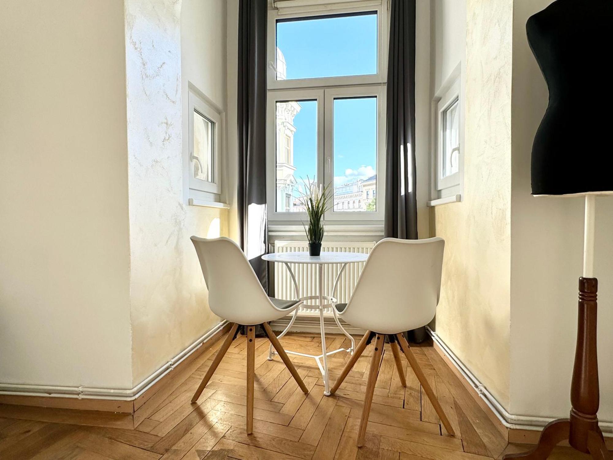 Premium Apartment Located At The Famous Vienna Kutschkermarkt Buitenkant foto